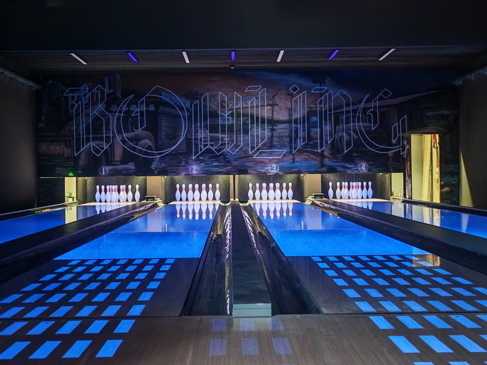 Nasvícené dráhy zvolenské bowlingové herny